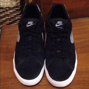 Nike SB Court Tour Shoes